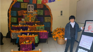 Coloca Colegio Hikma ofrenda  monumental en honor al escritor mexicano  Miguel León-Portilla (FOTOS)